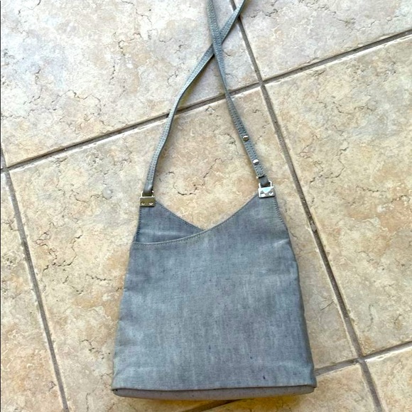 Small Guess Shoulder Bag - Picture 1 of 6